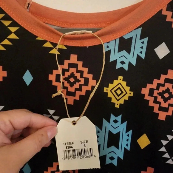 NWT Aztek colorful short-sleeved tee - Picture 2 of 5